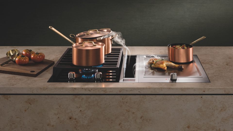 Beispielbild: Kochfeld mit links Gasanschluss und rechts Tepangrill