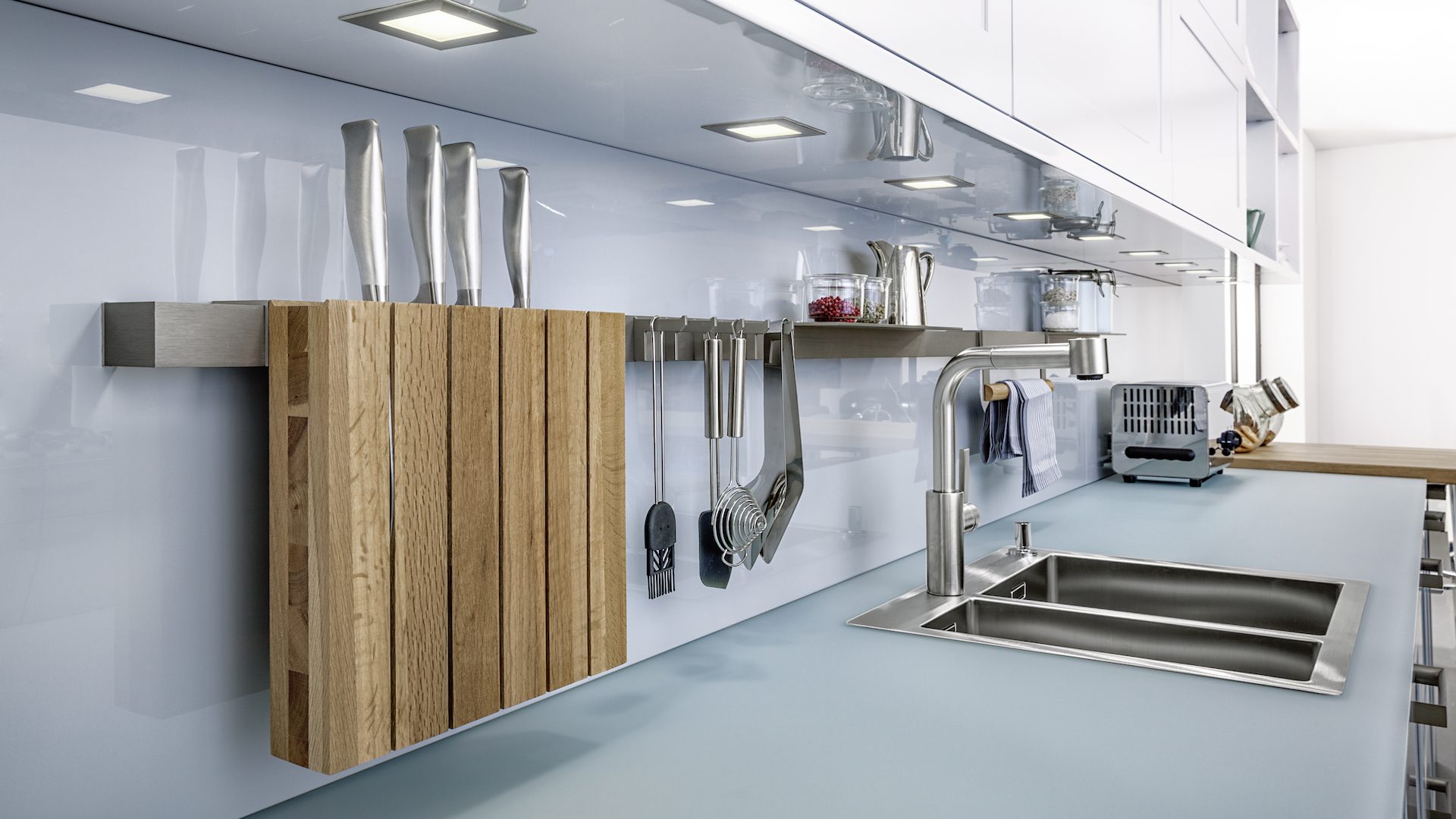 LEICHT | Carre 2 FG Xylo, Detailansicht, Spüle und Wandablagen