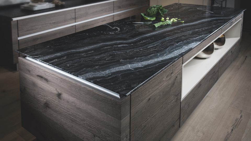 Strasser Arbeitsplatte Naturstein Supreme Linie Black Canyon poliert